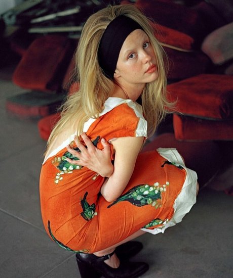 Mia Goth model sexy archiv