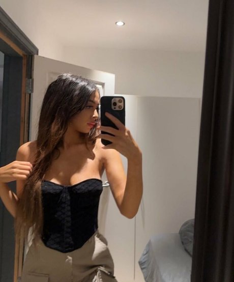 nidakhan kostenlose akt bild