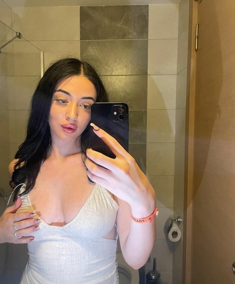 nidakhan model erwachsene galerie