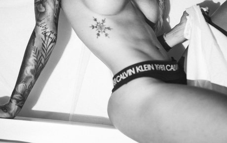 thiskindasnow porno nackt archiv