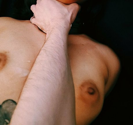 Aelastone erotische erwachsene bilder