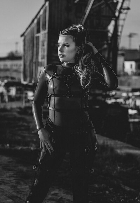 latex fox model exklusive foto