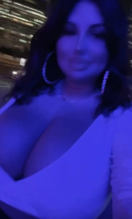 Mila Pink xxx top foto