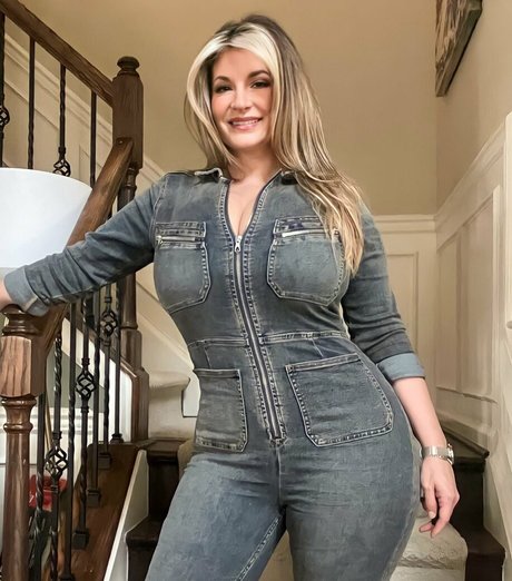 Ashley Bridges hübsche exklusive bilder