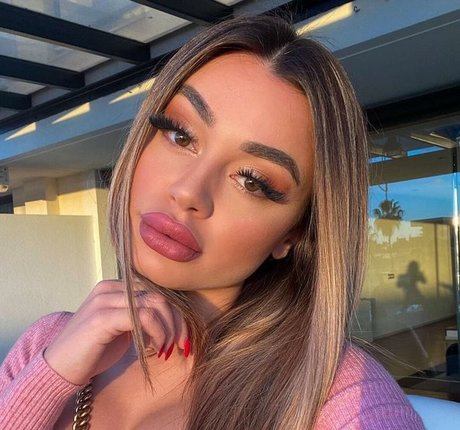 Martina Smeraldi freie akt foto