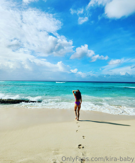 Akira Love pornostar kunst galerien