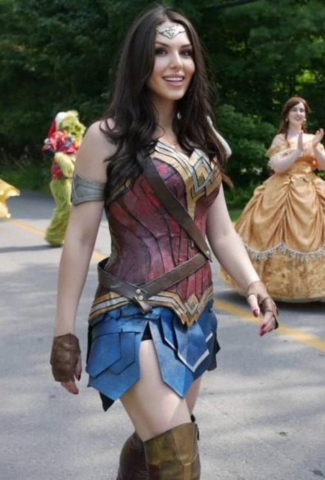 Ciny looney schauspielerin sexy galerien