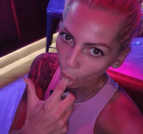 emmie six model exklusive archiv