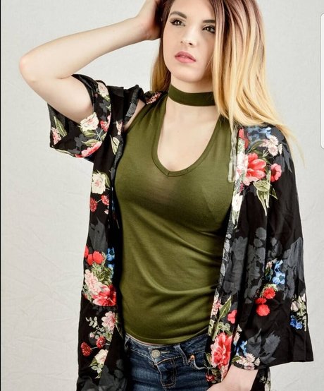 Chelsie Deville schauspielerin exklusive bild