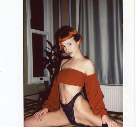 Lotussutra nackt sexy bild