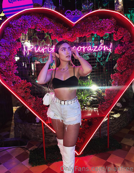 piaxfree schauspielerin nette fotos