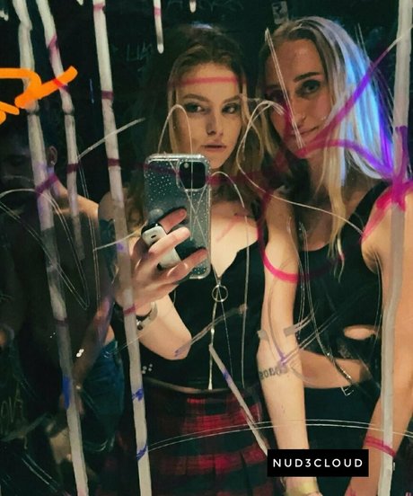 Chloe Mettenbrink Bilder