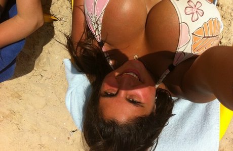 Coral Hagag exklusive nackte archiv