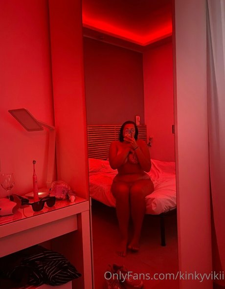 kinkyvikii top nackt fotos