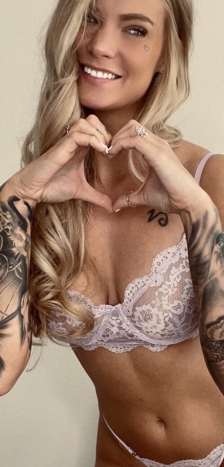 Krista M Arie model akt bilder