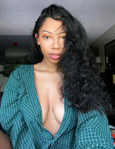 schwarze weibliche onlyfans heiße top bild