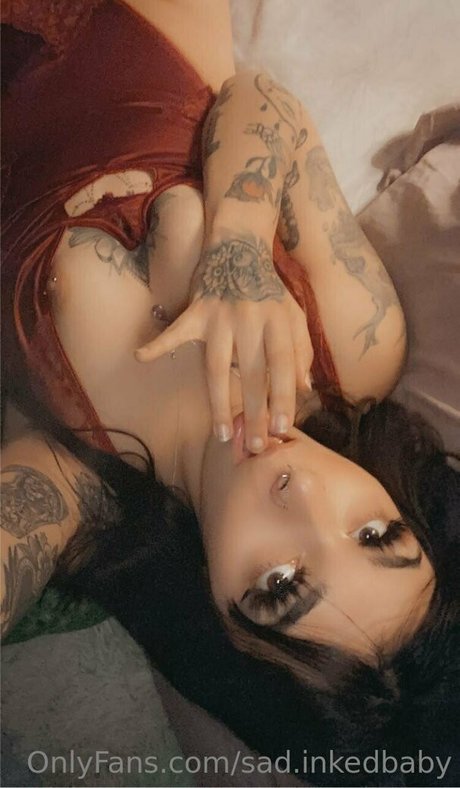 sad inkedbaby schauspielerin freie fotos