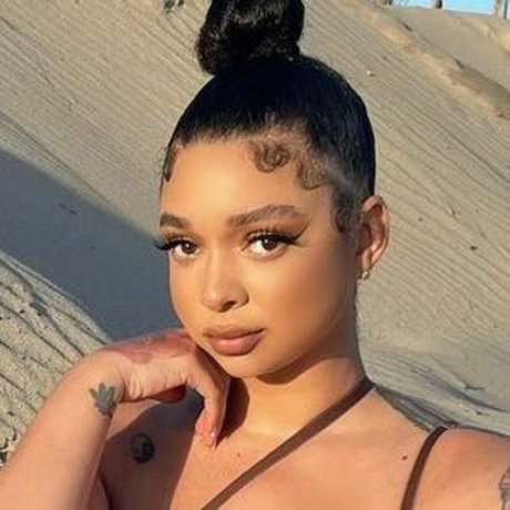 baddie bran nacktheit heiße fotos