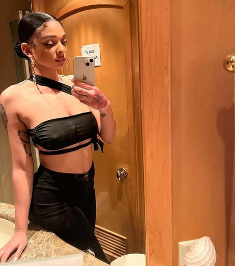 baddie bran pornostar heiße fotos