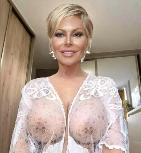 Cheri vi freie exklusive bild