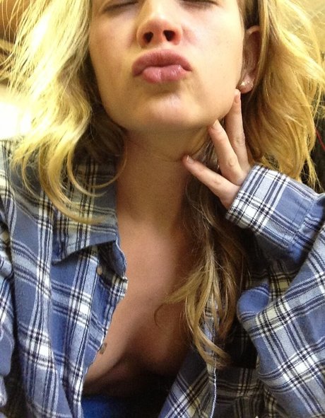 Britt Robertson erotische akt fotos