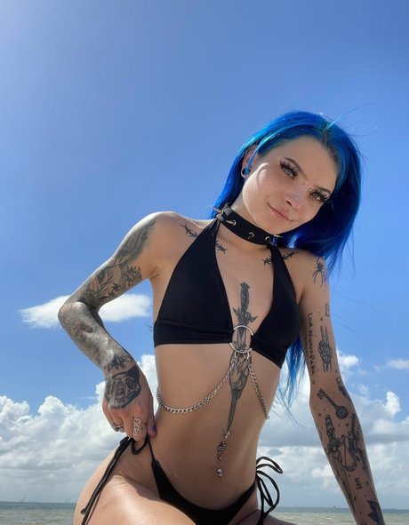 Justine Schiavone nackt fotos