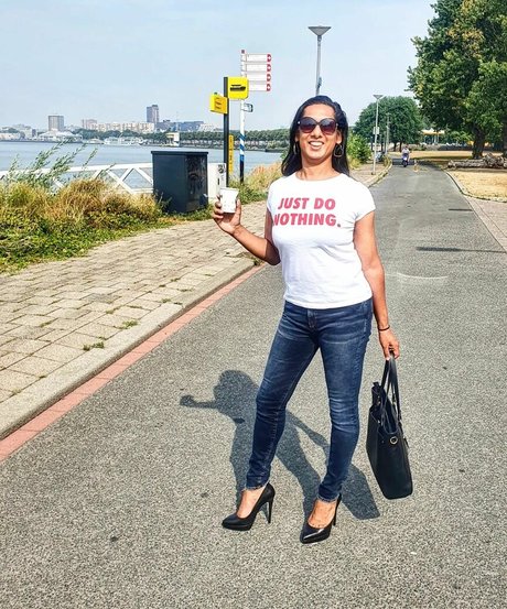 schwarze weibliche onlyfans erwachsene akt galerie