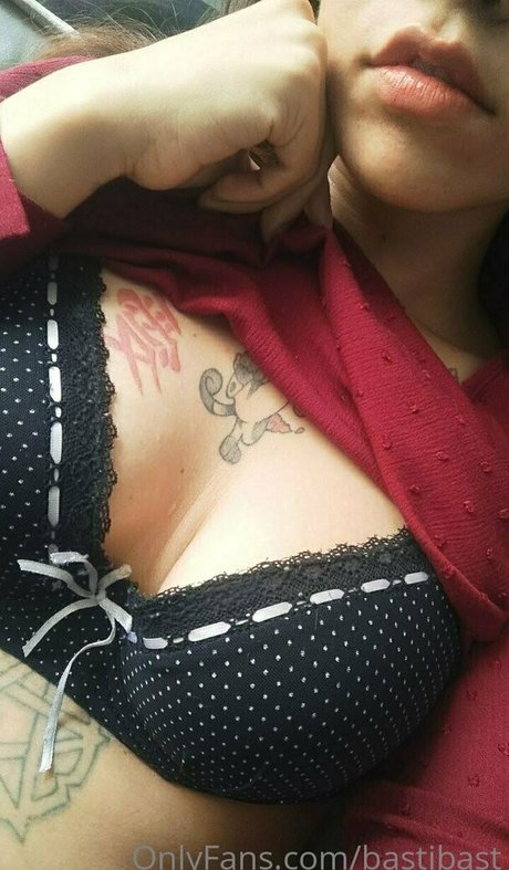 bastibast nackt pornographische bild