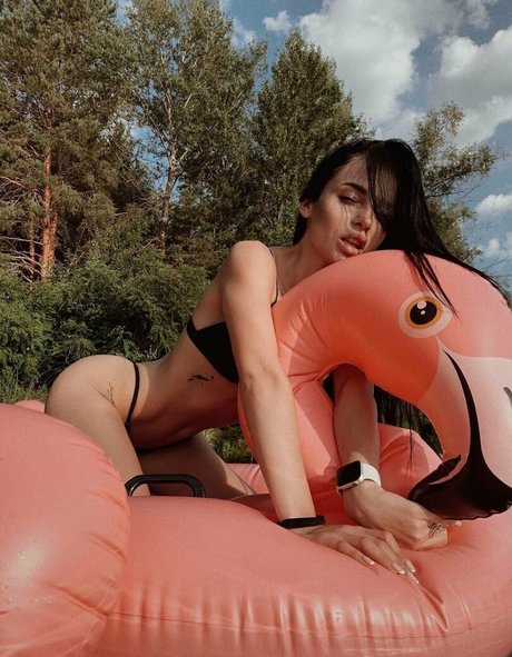 milana moor model hübsche galerie