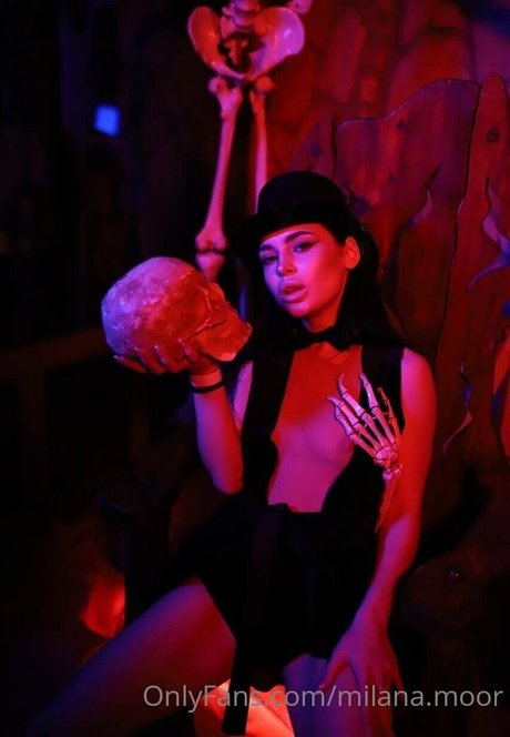 milana moor kunst nackte archiv