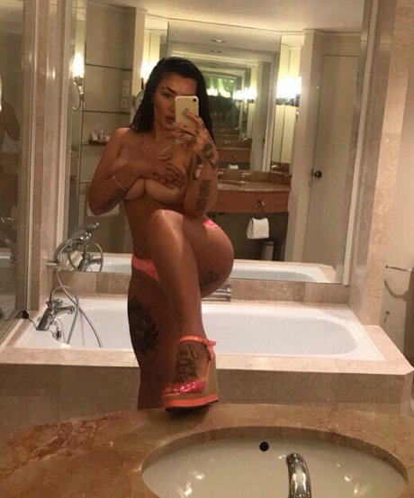 Kristina Karieva hd pornostar bild