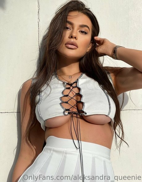 aleksandra queenie nackt heiße foto