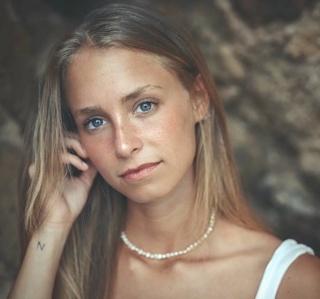 elabarkay schöne nette foto