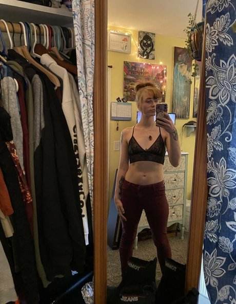 babybaphomet92 hd akt bild