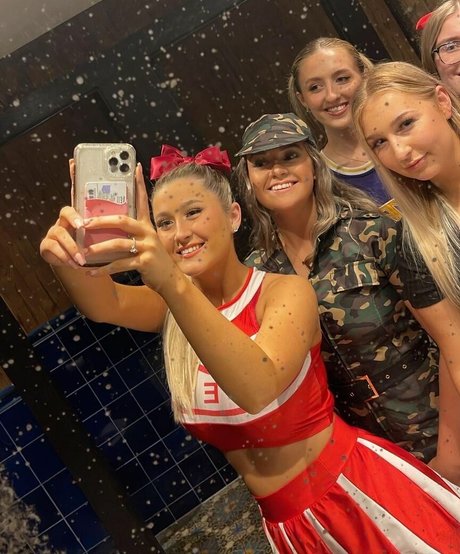 Laura Brophy nackt kunst foto