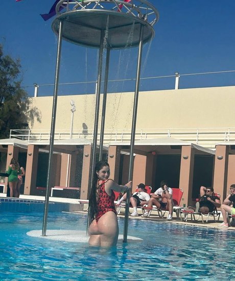 Izzy Lewis erotische top bild