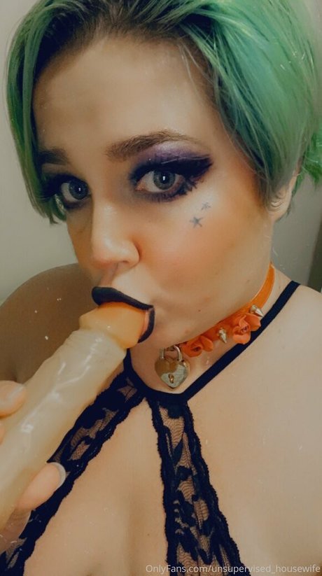 unsupervised housewife schauspielerin erotische galerie