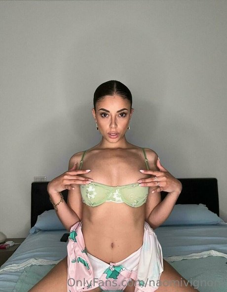 Naomi Vignomi schauspielerin sexy galerie