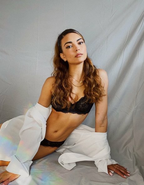 Kyra Santoro hd heiße fotos