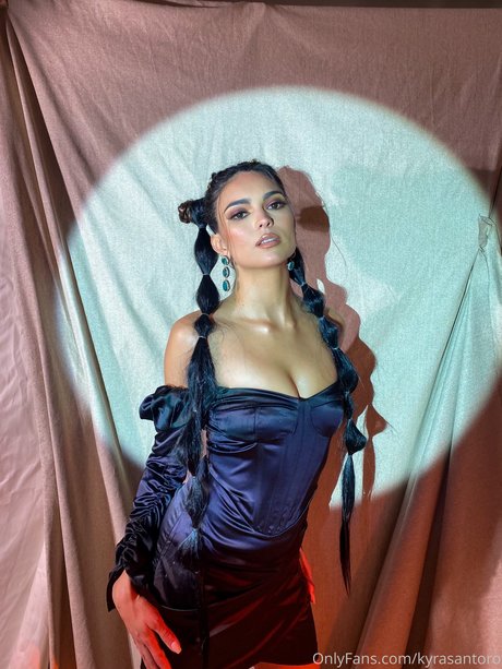 Kyra Santoro exklusive bilder