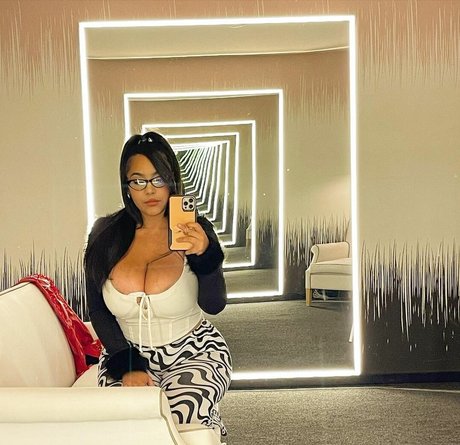 Jaki Oppai xxx sex galerie