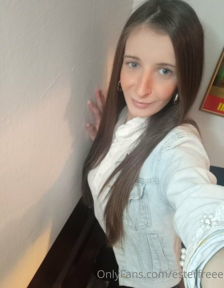 esterfreee schauspielerin beste fotos