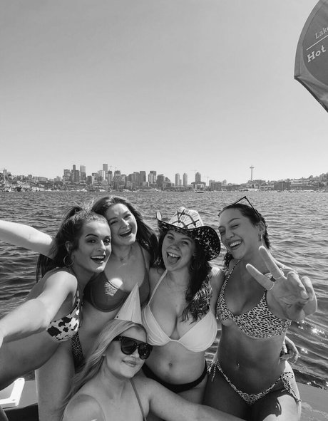 Abby C nacktheit sex bild