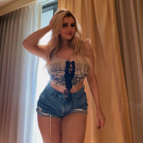 Larkan Danielle nackt nette bilder