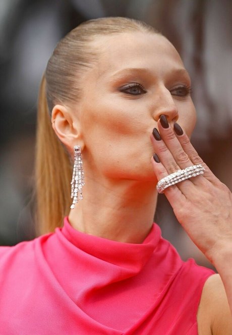 Toni Garrn exklusive freie foto