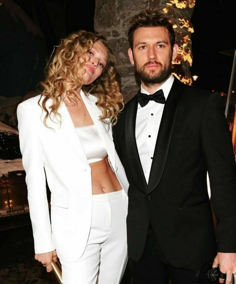 Toni Garrn nackten pornostar fotos