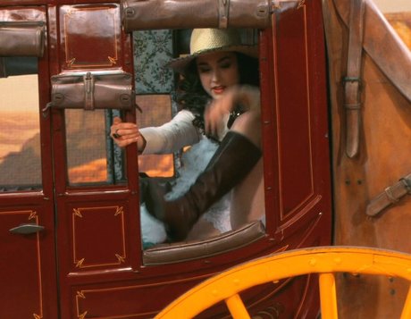 Molly Ephraim xxx nackten archiv