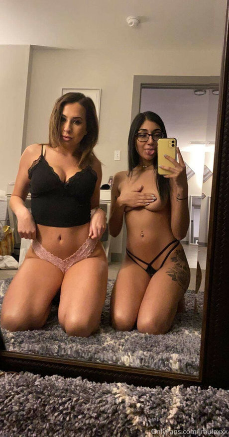 Jenelle Mathew erwachsene schöne bilder