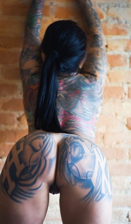 MC Jessica Aryel schöne galerie