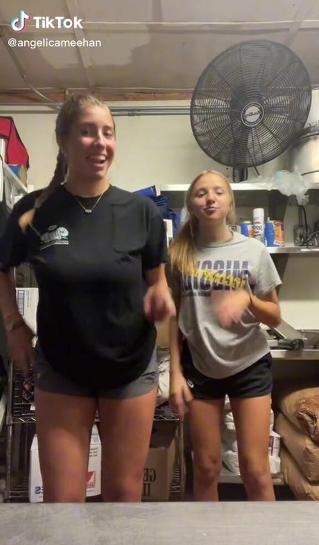 Angelica Meehan nackt erotische galerien